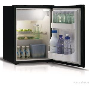 Chladnička kompresorová vestavná Vitrifrigo C39i (objem 39 l, černá, 12/24V, integrovaný kompresor, ideální pro VW T5/T6) 305496 Chladnička kompresorová vestavná Vitrifrigo C39i (objem 39 l, černá, 12/24V, integrovaný kompresor, ideální pro VW T5/T6) 305496