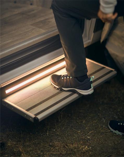 Sada osvětlení LED pro elektrické výsuvné schůdky Thule délka 670 mm krytí IP67 pro vozy Fiat Ducato, Citroën Jumper, Peugeot Boxer a Volkswagen Crafter 314532