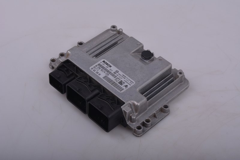 Řídící jednotka MED / MEV17.4 BOSCH 0261S05863 CITROËN/PEUGEOT 9666938880