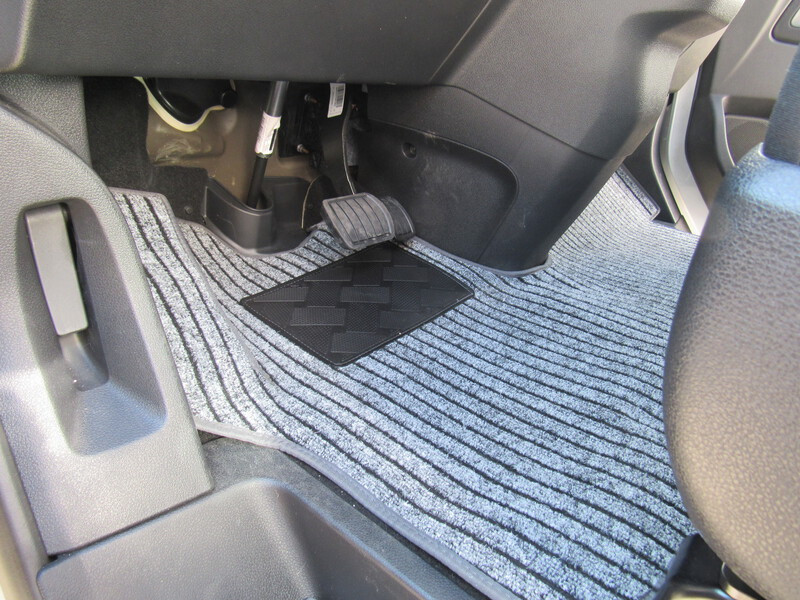 Koberec do kabiny řidiče pro Citroën Campster od Pössl gramáž 1900 g/m² antracitový s černým lemováním 307937