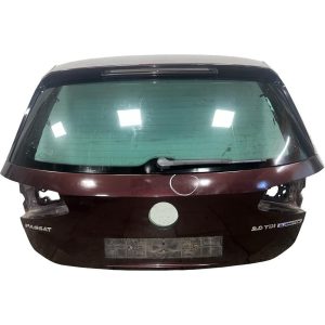 VW Passat B8 kombi r.v. 2017 karmínově červená metalíza kód barvy LD3Y páté dveře S5VX3T69557