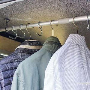 Šatní tyč teleskopická do zadní garáže 115 až 220 cm hliníková profil 40 x 40 mm dlouhé provedení pro obytné vozy a karavany 302346 Šatní tyč teleskopická do zadní garáže 115 až 220 cm hliníková profil 40 x 40 mm dlouhé provedení pro obytné vozy a karavany 302346