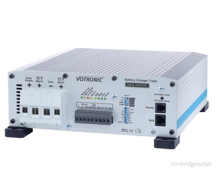 Nabíječka a manažer baterií Votronic VBCS Triple 45/30/350 (kombinace booster 45A, síťová nabíječka 30A, MPP solární regulátor 350 Wp, 12V) 303306