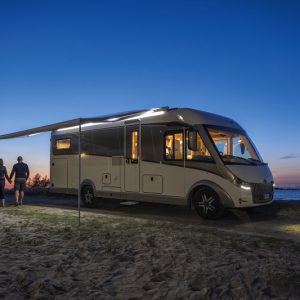 Markýza střešní Fiamma F80L 500 (4,97 m, výsuv 275 cm, titan, královská modř) 306207 Markýza střešní Fiamma F80L 500 (4,97 m, výsuv 275 cm, titan, královská modř) 306207