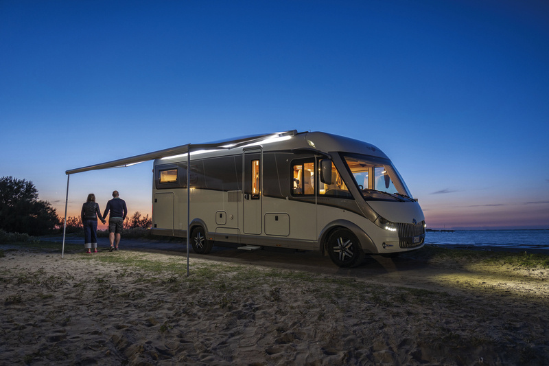 Markýza střešní Fiamma F80L 500 (4,97 m, výsuv 275 cm, titan, královská modř) 306207